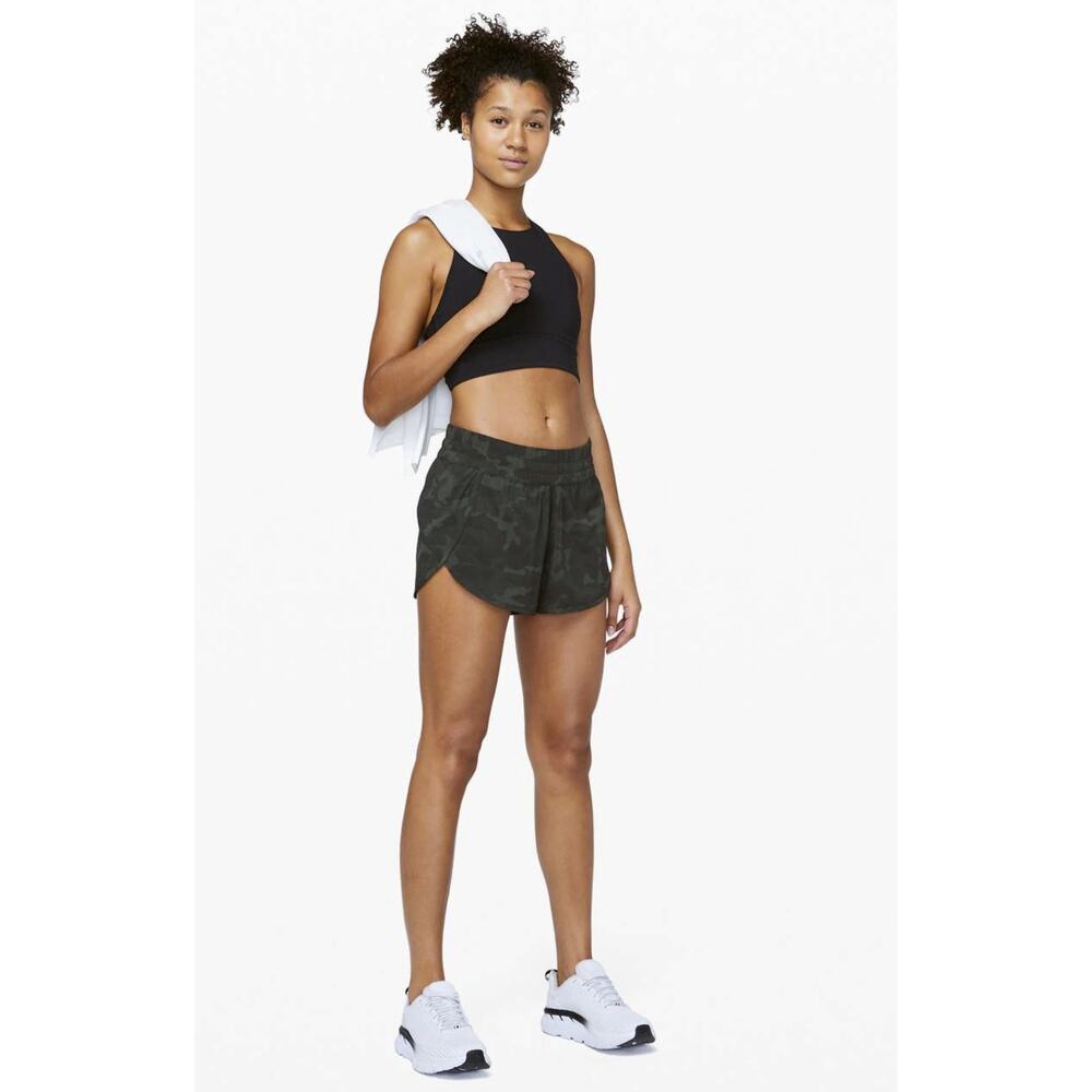 Lululemon Tracker Shorts in Green‎ Camo Size 4